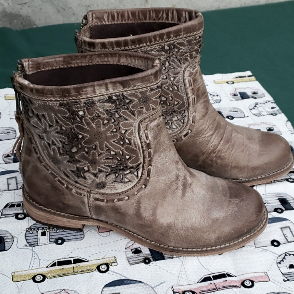 👢Corral Leather Ankle Boots size 7 1/2👢